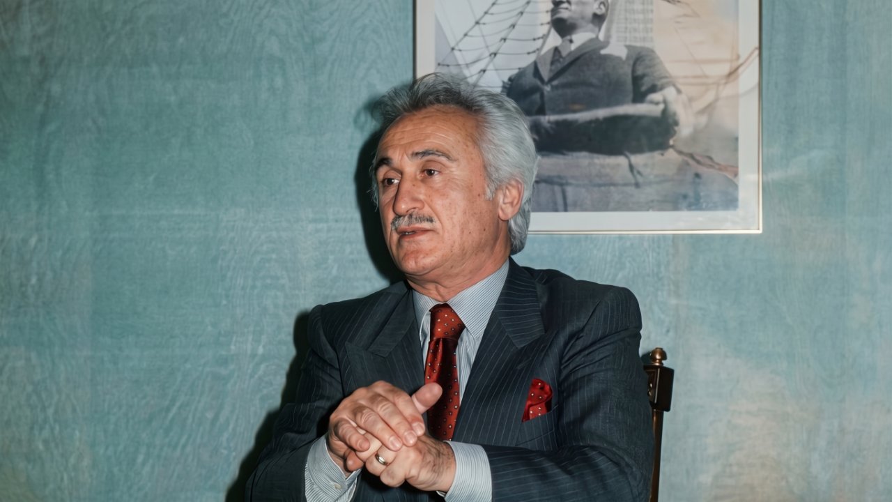 Ofisinde çekilen restorasyonlu bir fotoğraf