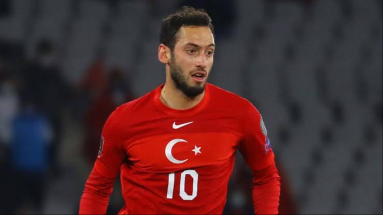 Hakan Çalhanoğlu neden yok, sakat mı, milli maçta oynamayacak mı? Türkiye-Fransa maç kadrosu!