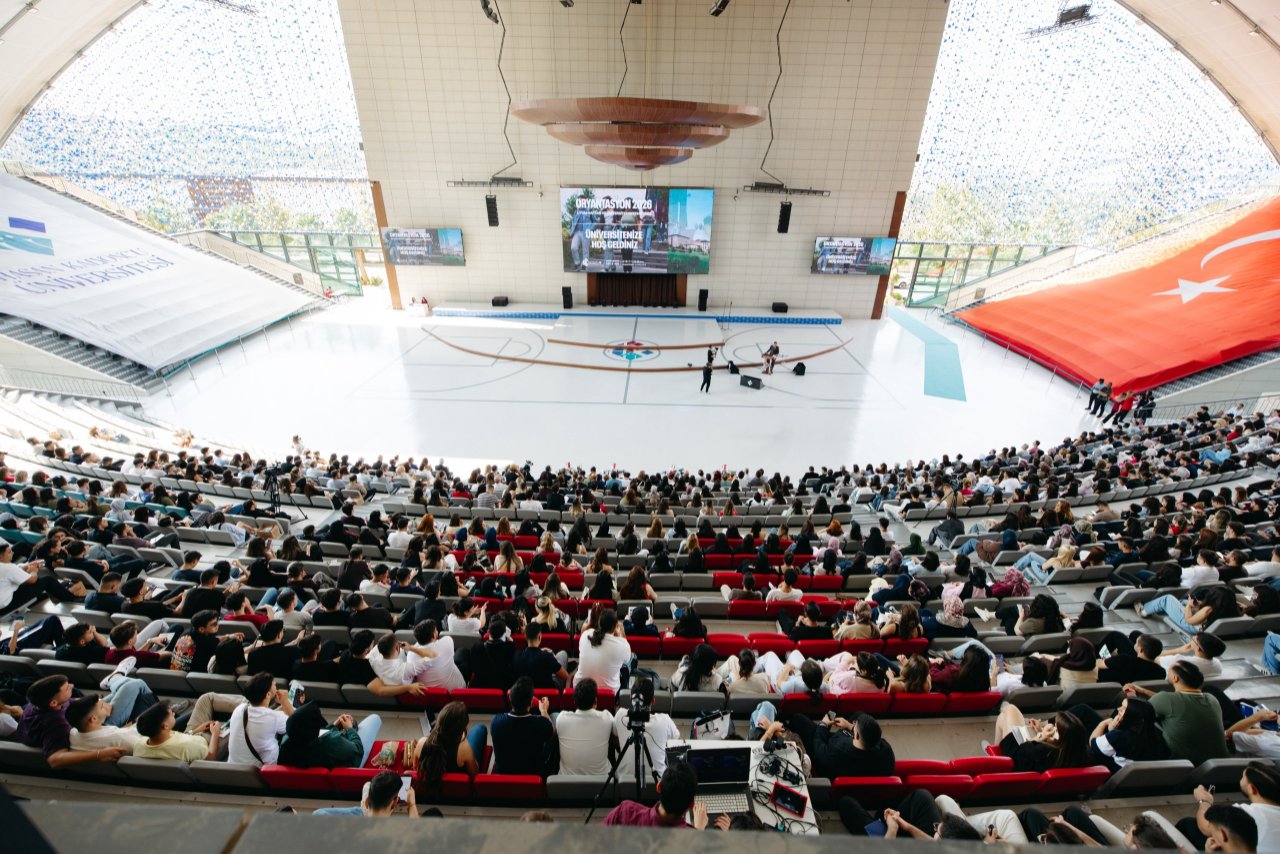 HKÜ’de 1.450 yeni öğrenci için Oryantasyon’26 programı düzenlendi