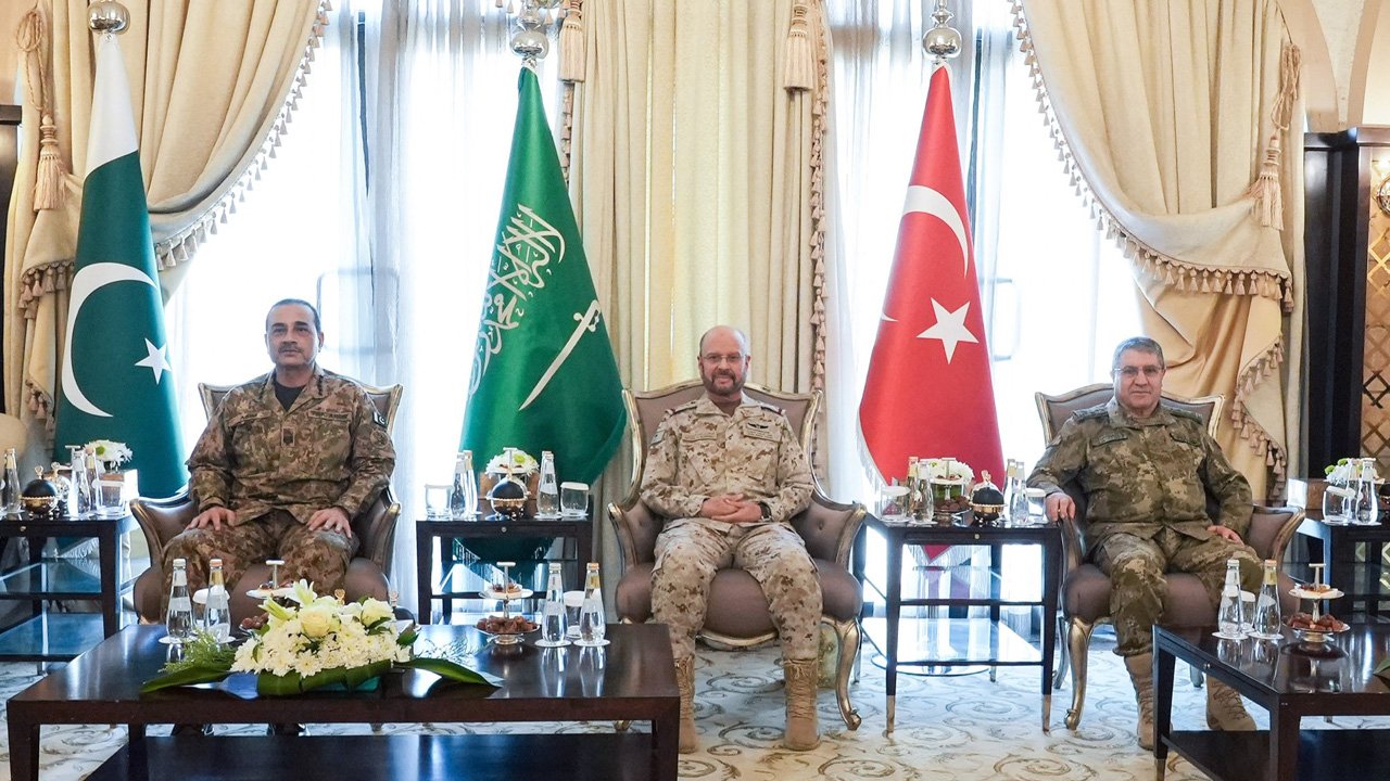 Mekke Anlaşması kapsamında kritik toplantı: Üç ülke Riyadda buluştu