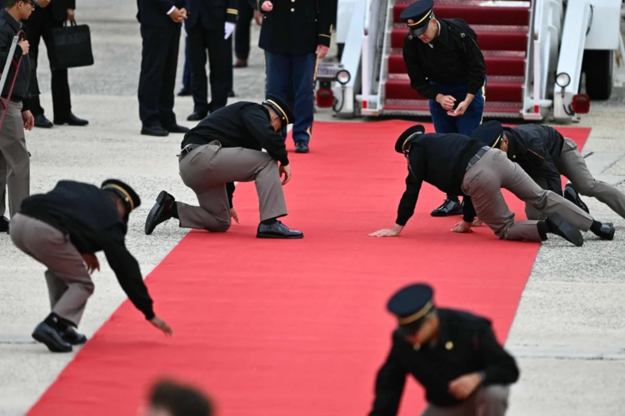 Trump-Xi zirvesinde çok konuşulan 6 an! Hong Kong göndermesi olay oldu