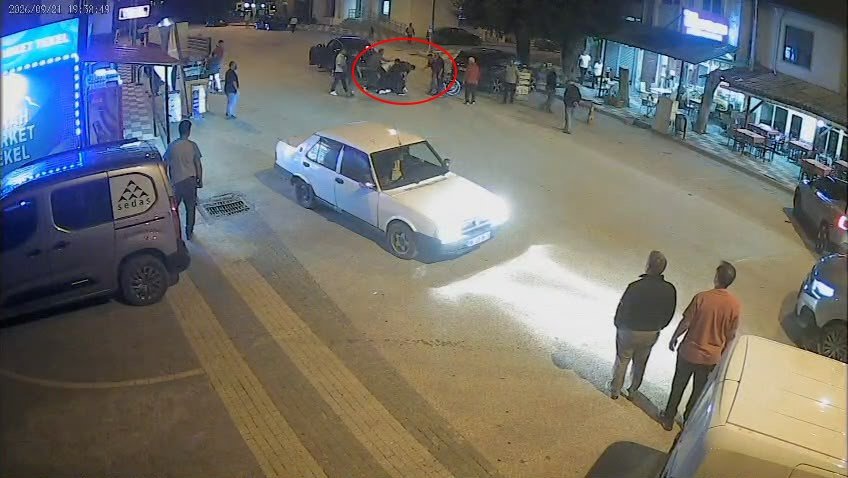 Yaşlı adamı arabadan indirip öldüresiye dövdüler