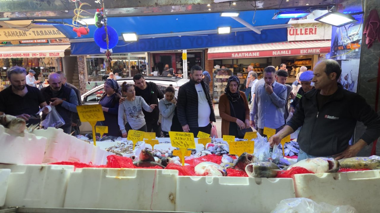 50 tane alan bile var! Palamut fiyatını duyan balıkçıya koşuyor