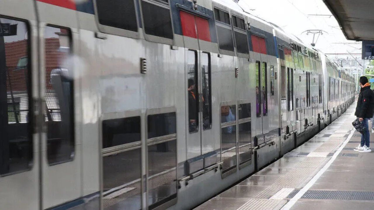 Almanya'da akıl almaz hırsızlık: Demiryolu kablolarını söküp tren seferlerini felç ettiler, milyonlarca yolcu mağdur oldu! 
