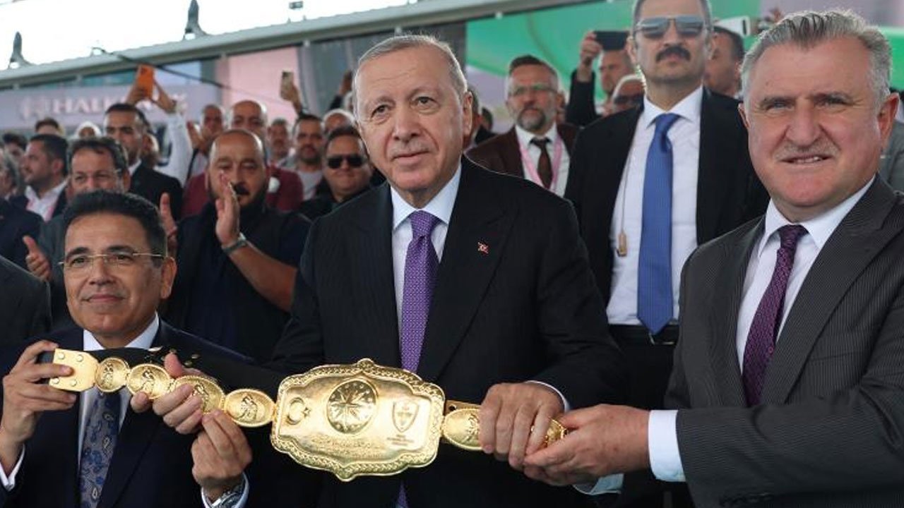 Cumhurbaşkanı Erdoğan, Yağlı Güreş Cumhurbaşkanlığı Kupası finalini izledi
