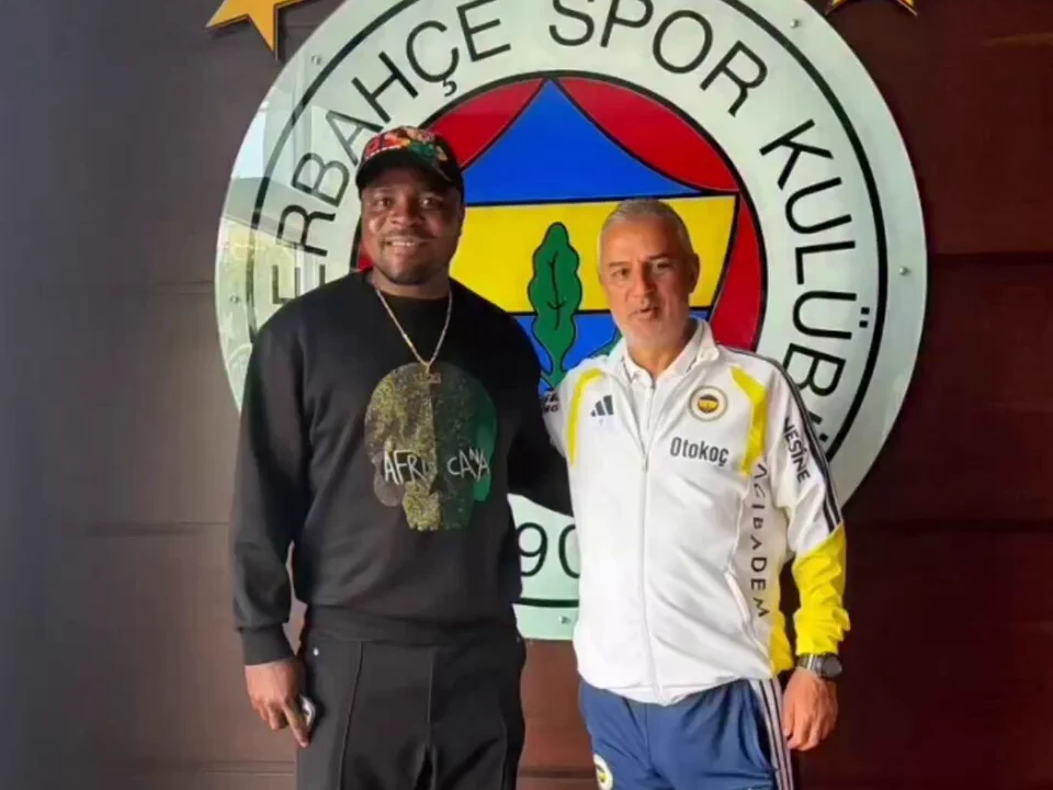 Emmanuel Emenike ve İsmail Kartal
