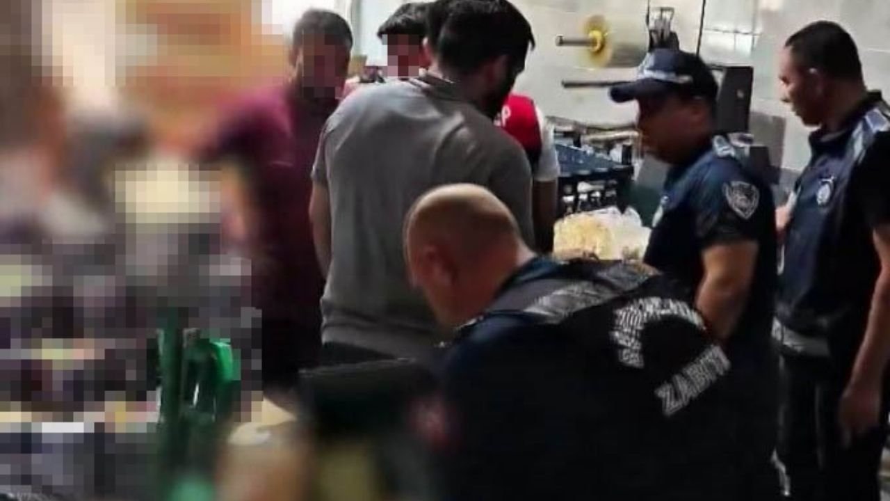 Gaziantep'de bir işletmede 2 kamyon bozuk cips ve şekerleme yakalandı