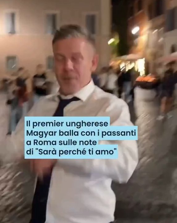 Macaristan Başbakanının Roma turu olay oldu! Sokak ortasında dans etti
