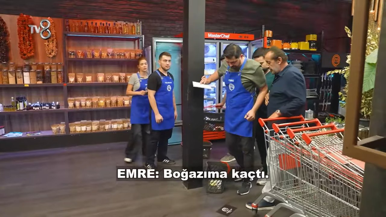 MasterChef’te yürekler ağıza geldi! Boğazına yemek kaçtı, ilk müdahale Mehmet Şef’ten geldi