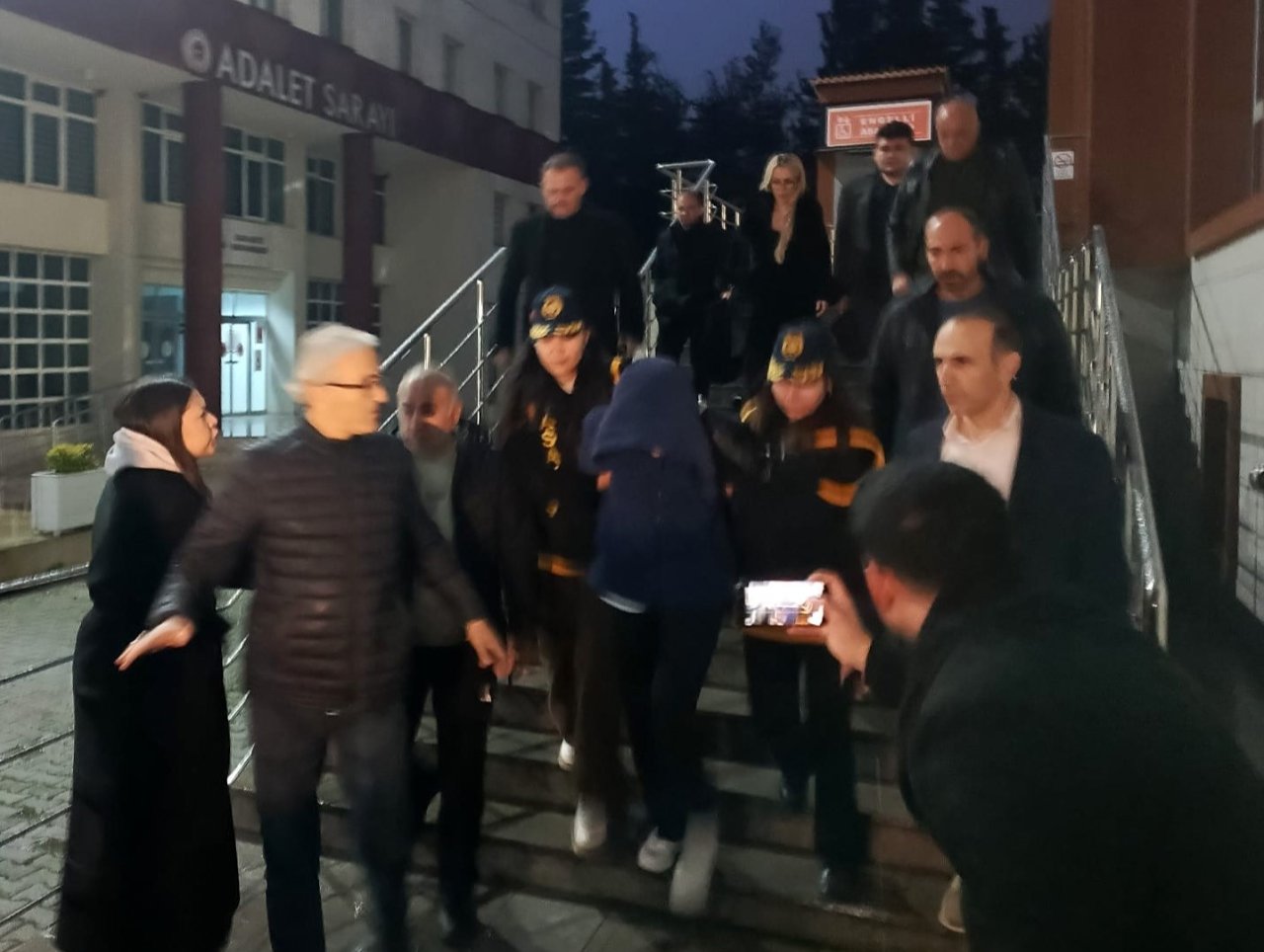 Ölümünün üzerinden 1 yıl geçti... Güllü'nün kızı Tuğyan ilk kez hakim karşısına çıkacak! Gözler kritik dört tanıkta