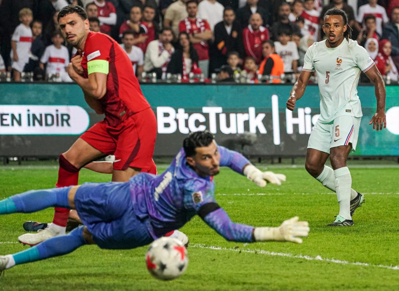 ÖZEL| Fransızlar, millilerimizin mağlubiyetini değerlendirdi: Montella aslında kaybetmedi