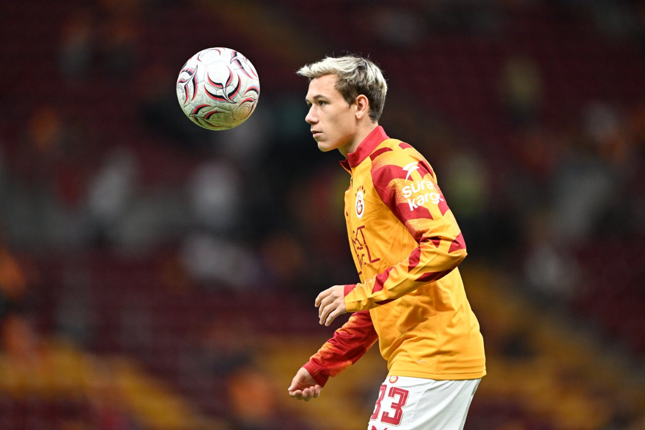 Galatasaray, Aleksey Batrakov'un bir sonraki satışından elde edilecek kârın yüzde 15'luk bölümü Lokomotiv Moscokova ödeyecek.