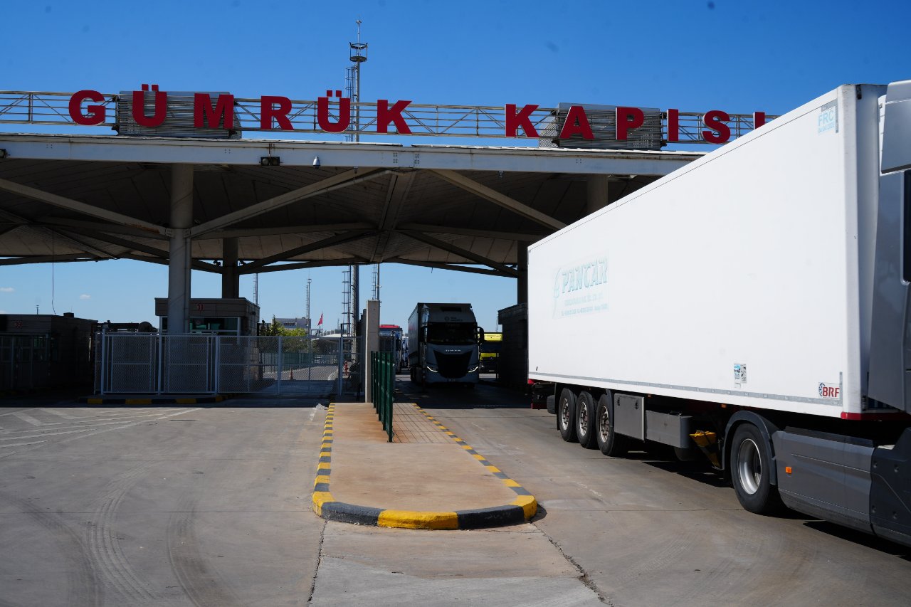 Tır şoförlerinin Schengen vizesi sorunu ne durumda? Bakan Yumaklıdan açıklama