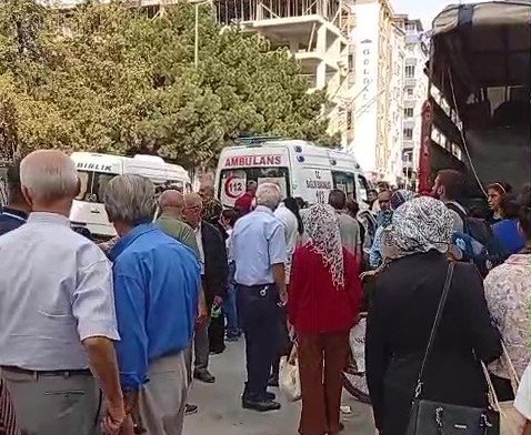 Yeni Parti Milletvekili Veli Ağbaba pazarda baygınlık geçirerek hastaneye kaldırıldı