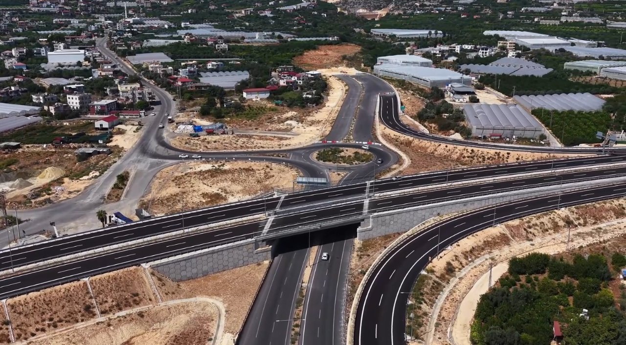 2,5 saatlik yol 18 dakikaya düşecek! Çeşmeli-Kızkalesi Otoyolu’nun yüzde 98’i hazır
