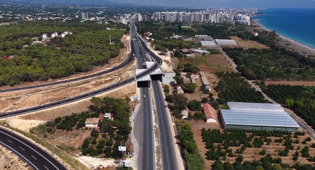 2,5 saatlik yol 18 dakikaya düşecek! Çeşmeli-Kızkalesi Otoyolu’nun yüzde 98’i hazır
