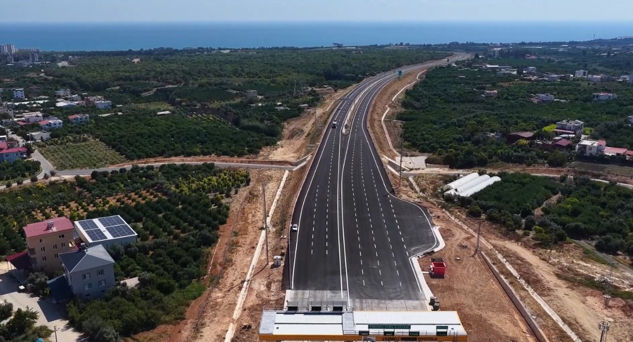 2,5 saatlik yol 18 dakikaya düşecek! Çeşmeli-Kızkalesi Otoyolu’nun yüzde 98’i hazır