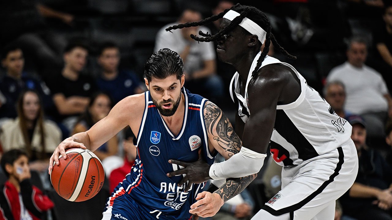 Anadolu Efes, Beşiktaş'ı farklı geçti