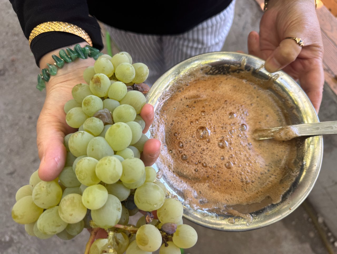Asırlık mesai başladı! Kilogramı 500 lira… Saatlerce kazanda kaynıyor, kimi içine kül kimi toprak atıyor 