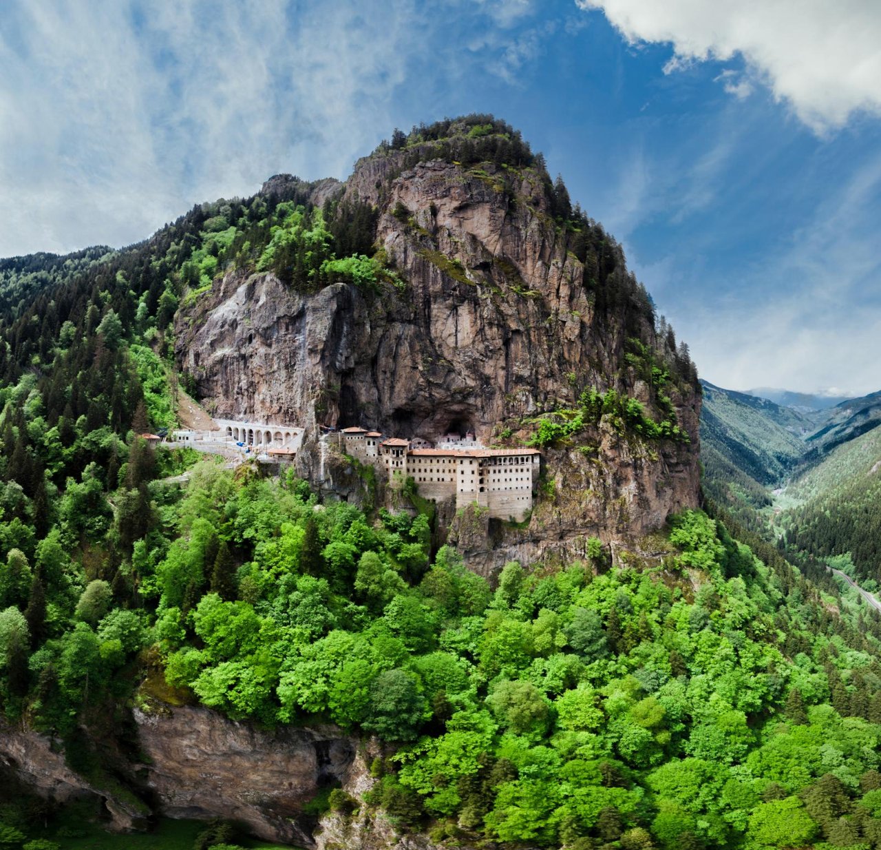 Bakan Ersoydan turizm mesajı: Dört mevsime ve 81 ilimize yaymak için çalışıyoruz