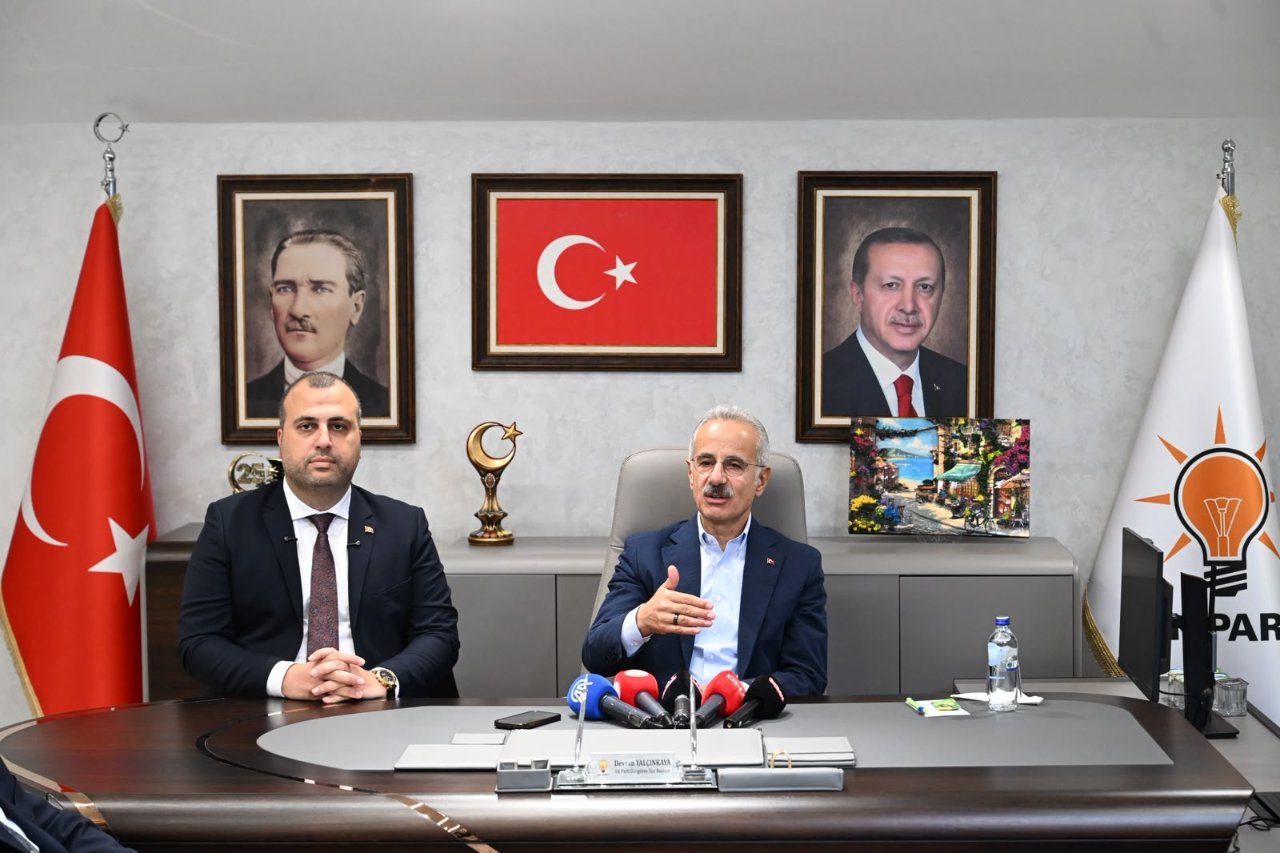 Bakan Uraloğlu, İstanbulun ihtiyacı olan raylı sistemi açıkladı: 600 kilometre daha lazım