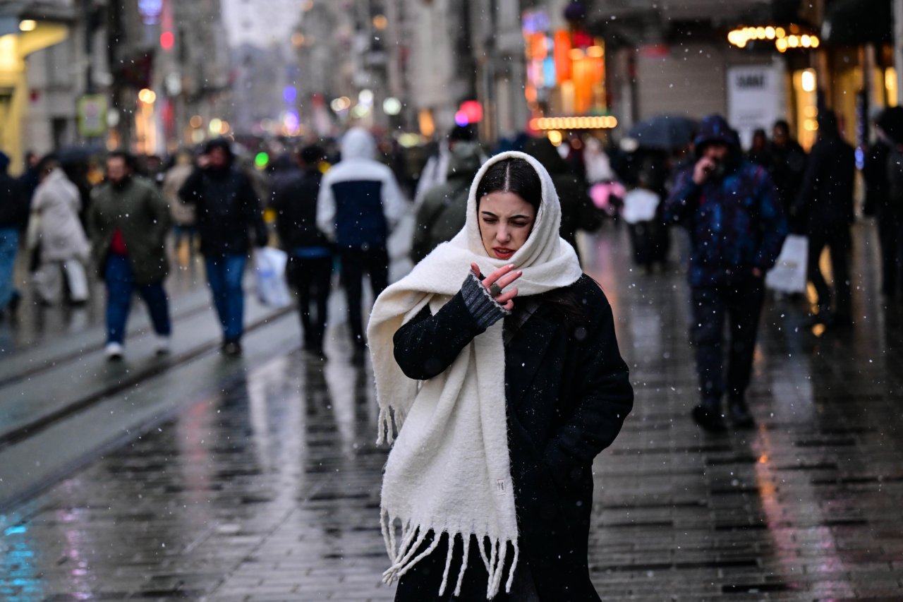 Balkan soğuğu geri döndü! Meteoroloji tek tek sıraladı, İstanbul dahil 26 ilde sağanak alarmı