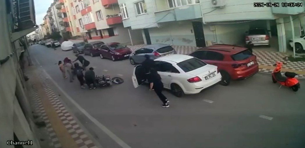 Bursa’da korkunç kaza kamerada! Oyun oynayan çocuğa motosiklet çarptı