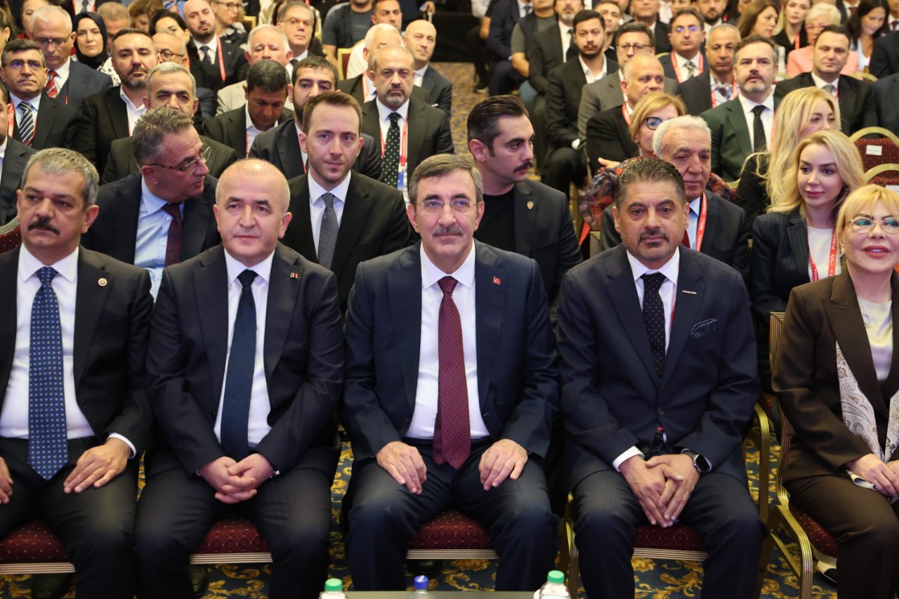 Cumhurbaşkanı Yardımcısı Yılmazdan güven mesajı: Piyasaların temeli sağlam