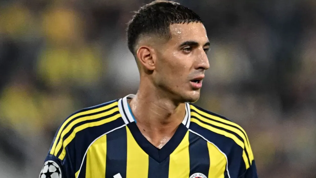 Fenerbahçede Mert Müldür için karar verildi: Yeni sözleşme için düğmeye basıldı