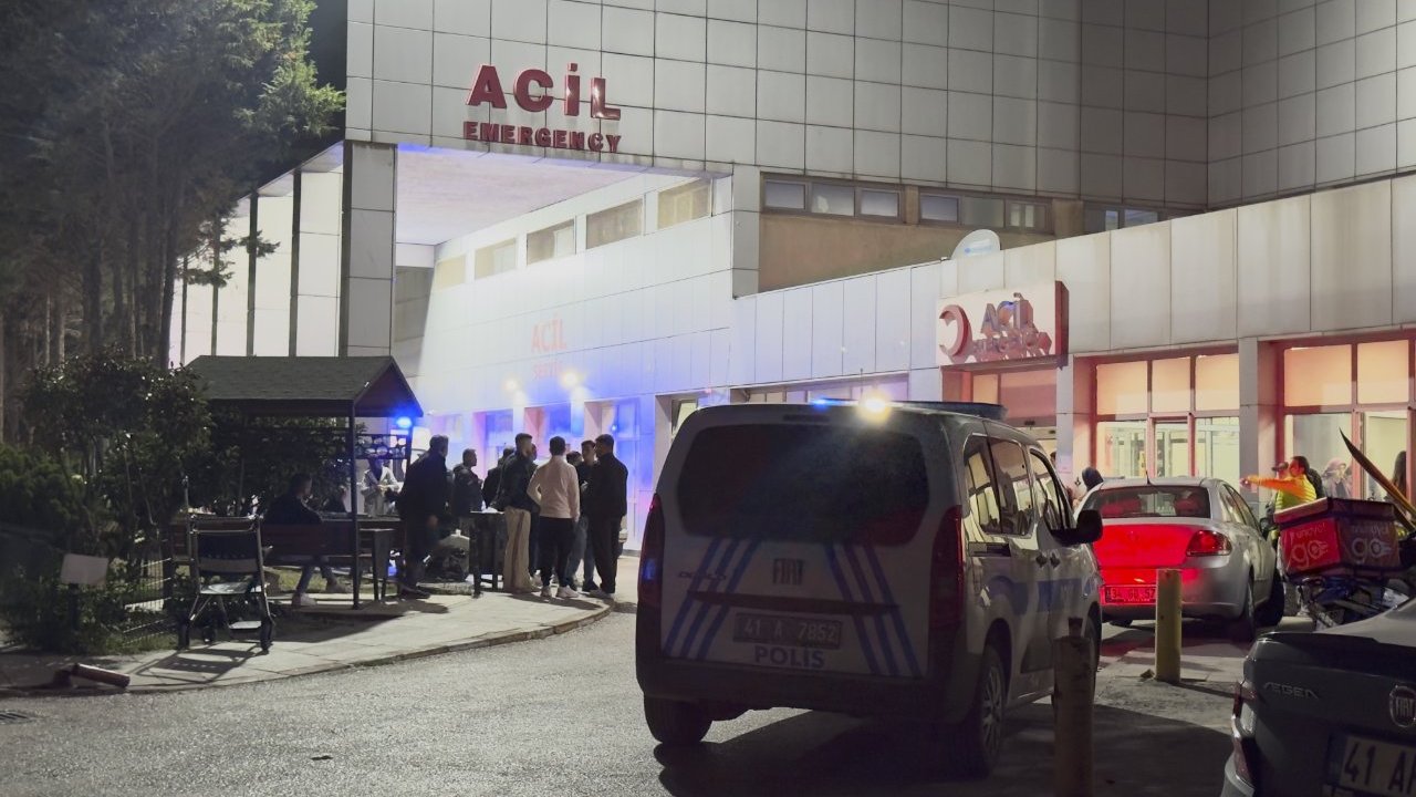 Kocaelide sokakta silahlı saldırı: Genç kadın hayatını kaybetti