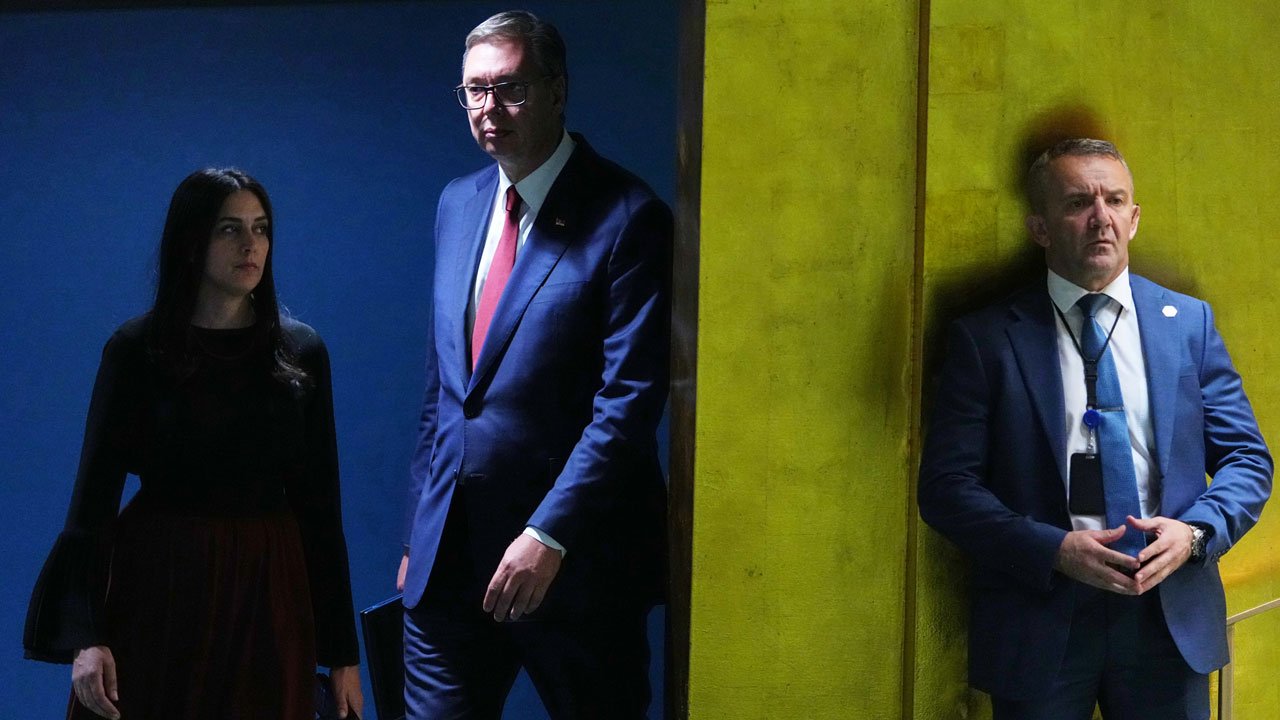 Sırbistan’da Vucic hamlesi! Cumhurbaşkanlığından istifa etti, Başbakanlığa göz dikti