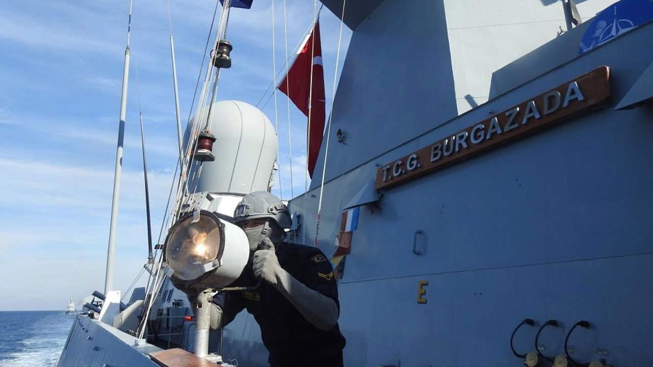 Türk savaş gemisi NATO görevinde! TCG Burgazada’dan Akdeniz’de gövde gösterisi