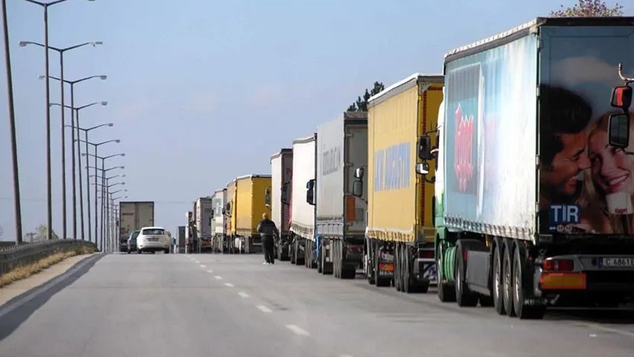 Türkiye'ye geçmek için bekliyorlar! Kuyruğun ucu bucağı yok