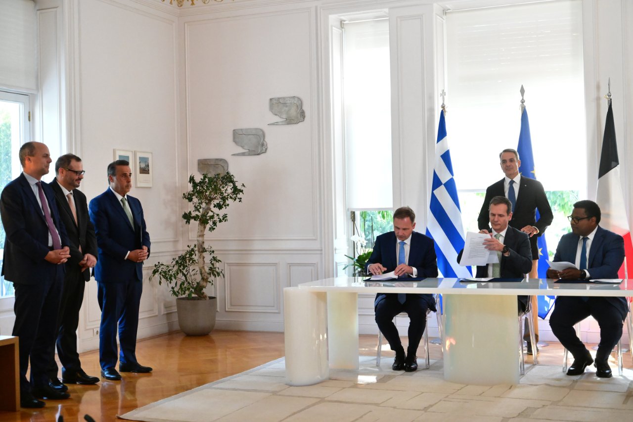 Yunan basınından Türkiye itirafı!  Miçotakis yönetimi pes etti, inisiyatif Fransaya geçti