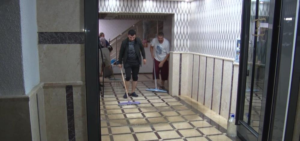 Ankarada sağanak etkili oldu! Belediyeye tepki var