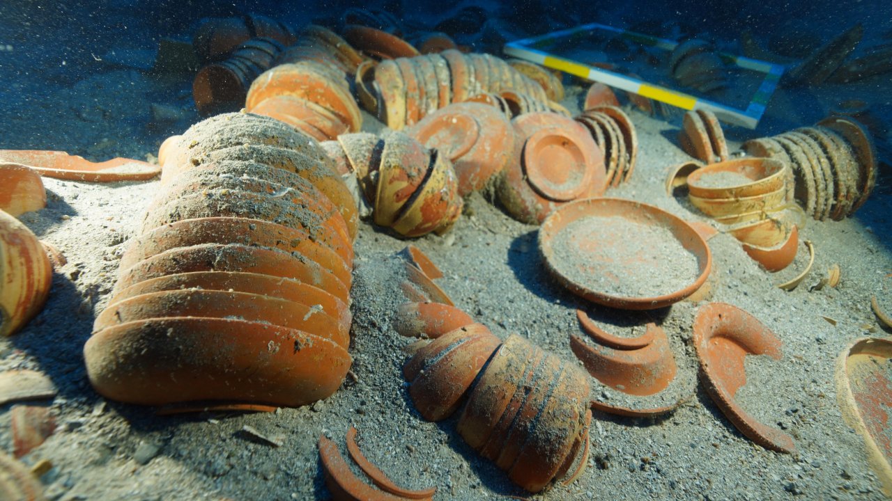 Batık gemiden lüks çeyiz çıkarıldı!  2.100 yıllık sofra takımı sapasağlam