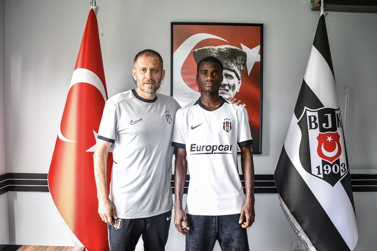 Serdar Topraktepe - Idrissa Fadel Outtara (Fotoğraf: Beşiktaş Resmi)