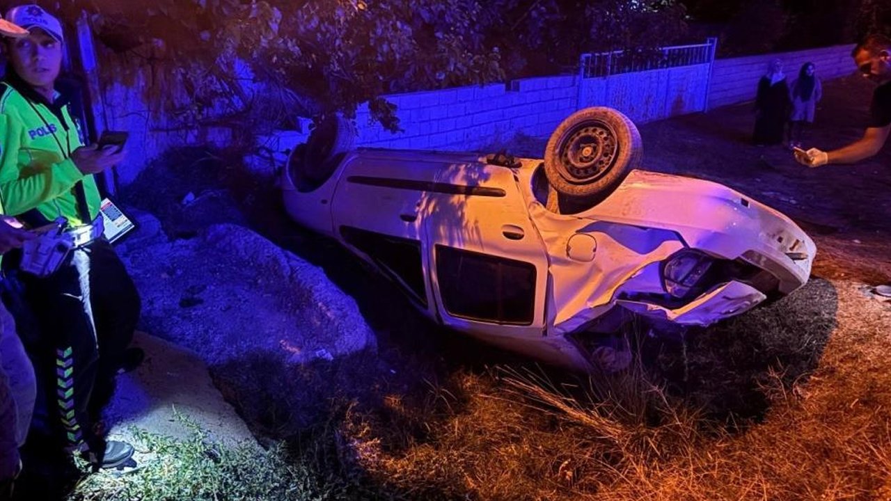 Erzincan'da otomobilin takla attı! Karı-koca ölümden döndüler