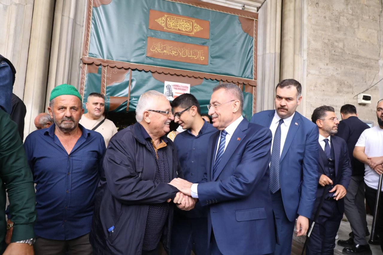Fuat Oktay, Eyüpsultan’da esnaf ve vatandaşlarla buluştu: Sevinçlerine ve acılarına ortak olduk