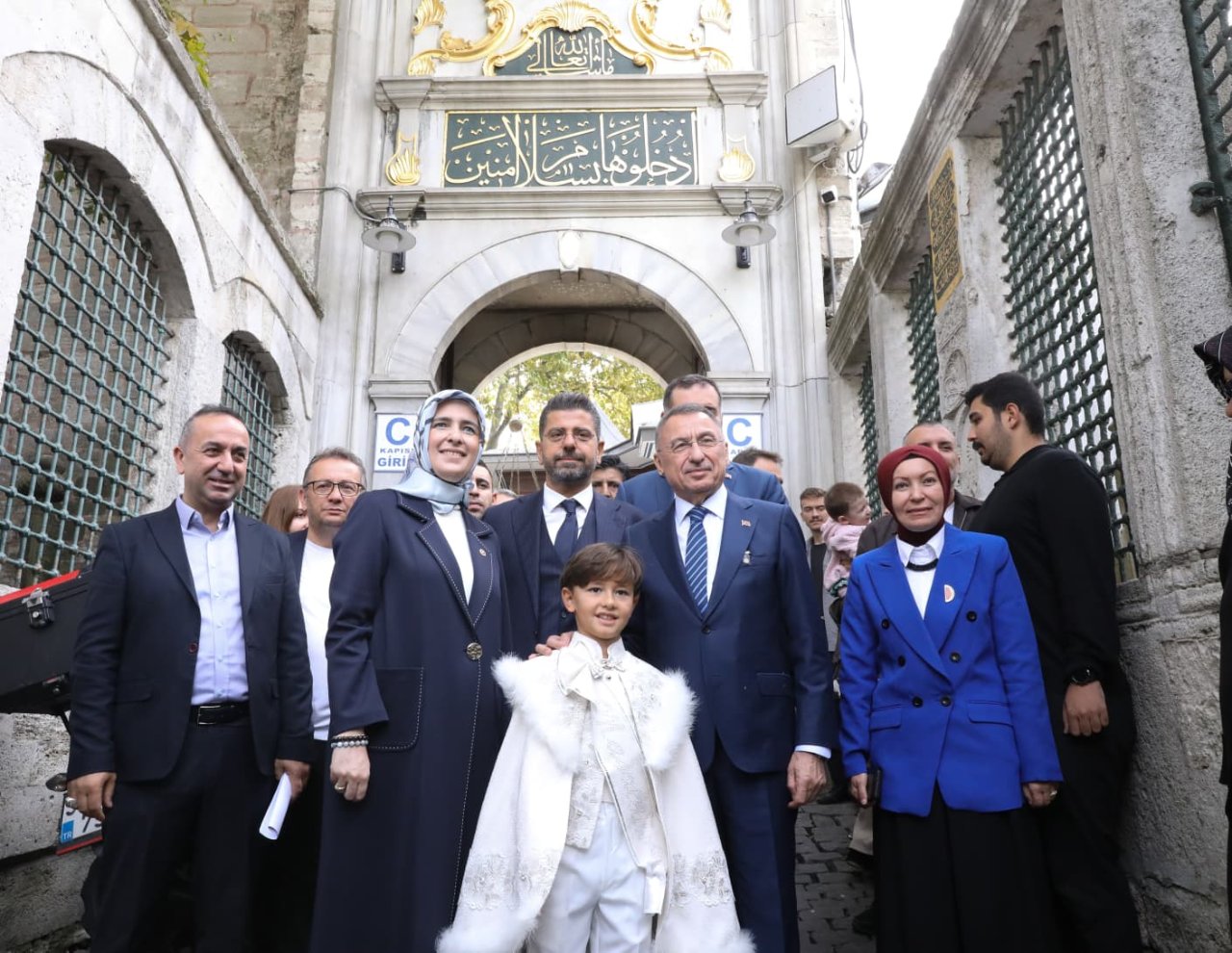 Fuat Oktay, Eyüpsultan’da esnaf ve vatandaşlarla buluştu: Sevinçlerine ve acılarına ortak olduk