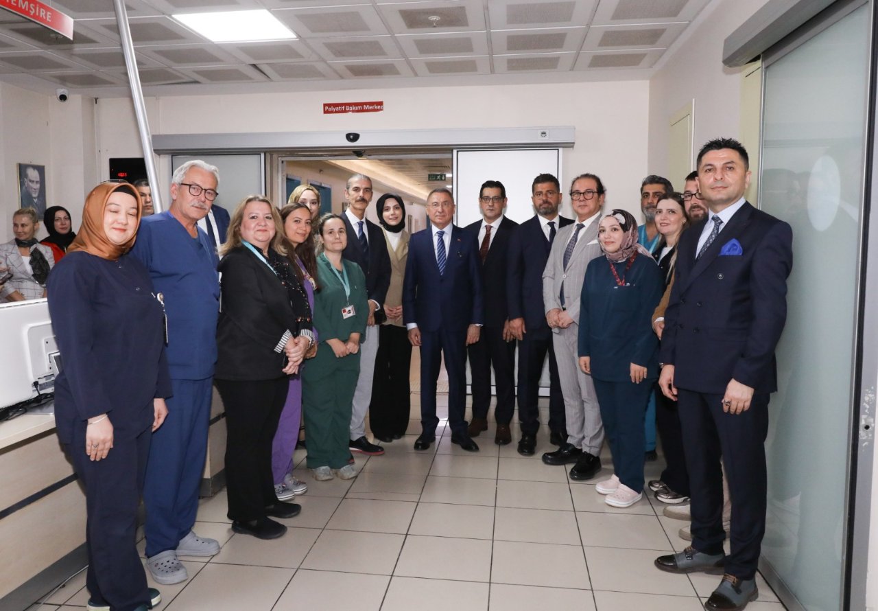 Fuat Oktay, Eyüpsultan’da esnaf ve vatandaşlarla buluştu: Sevinçlerine ve acılarına ortak olduk