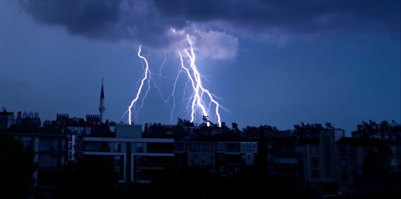 İstanbul’a saat 19.00 uyarısı! Meteoroloji de illeri sıraladı: Gece boyunca sürecek