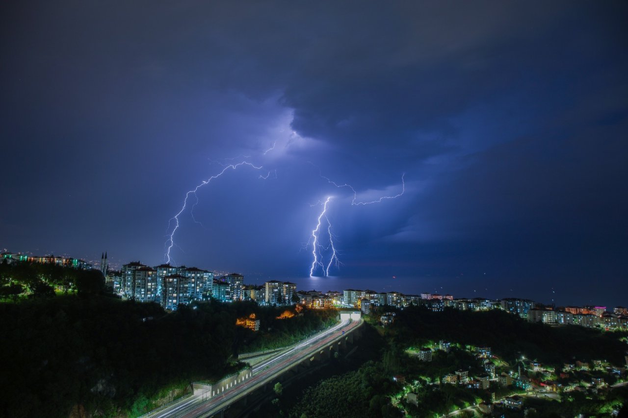 Kışlıkları hazırlayın! Meteoroloji uyardı: Fırtına, yıldırımlar ve sağanak geliyor