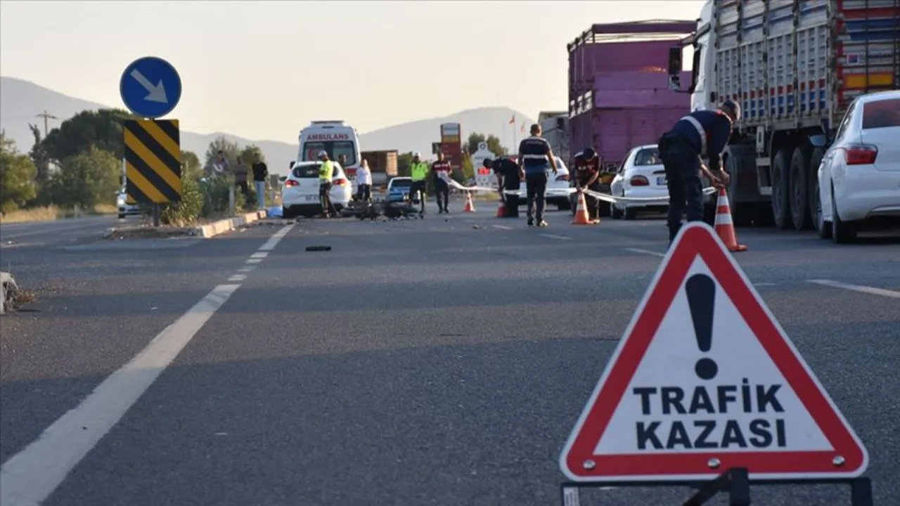 Kütahya'da otomobiller çarpıştı: Ölü ve yaralılar var