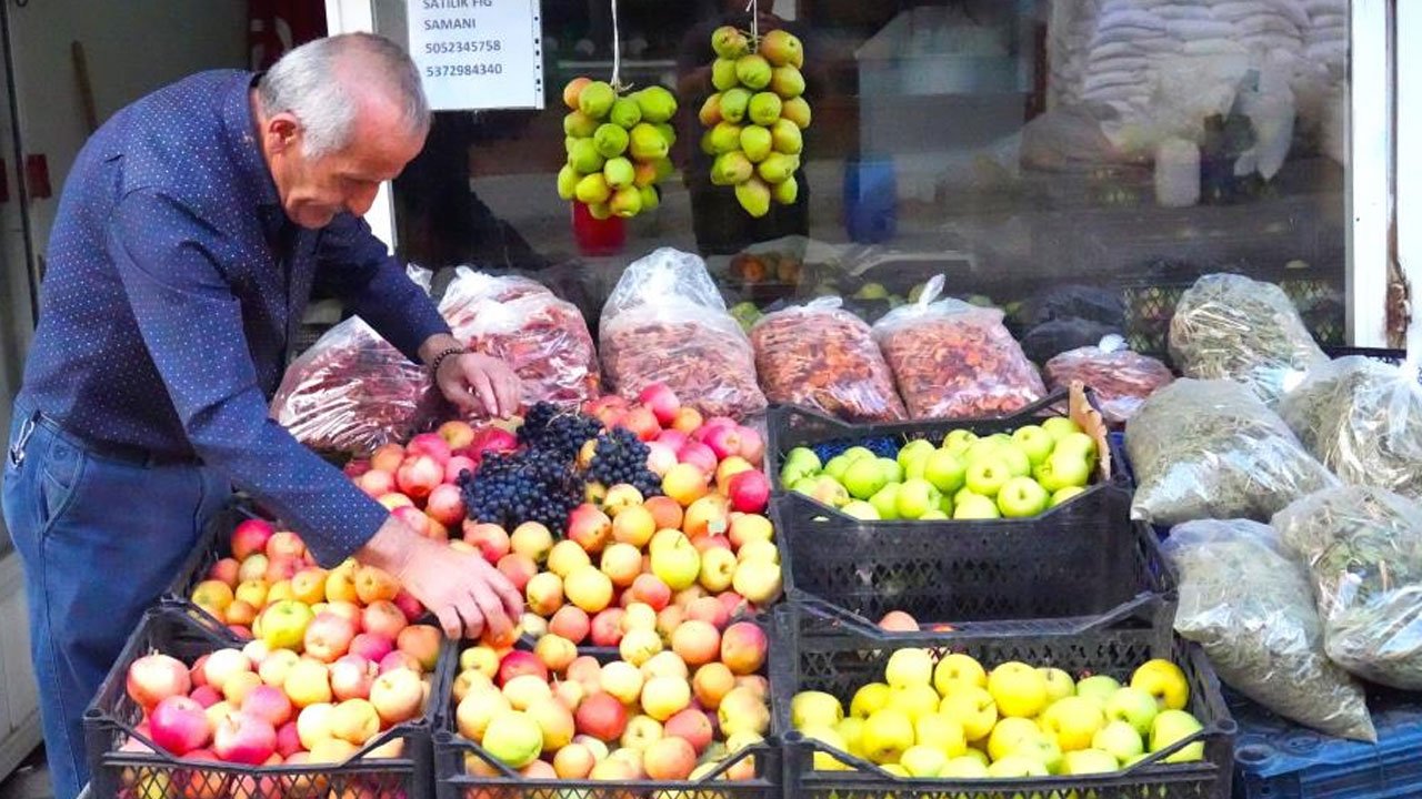 Muş bağlarında yetişiyor, Türkiye’nin dört bir yanına gidiyor! Güz meyveleri tezgâhları süsledi