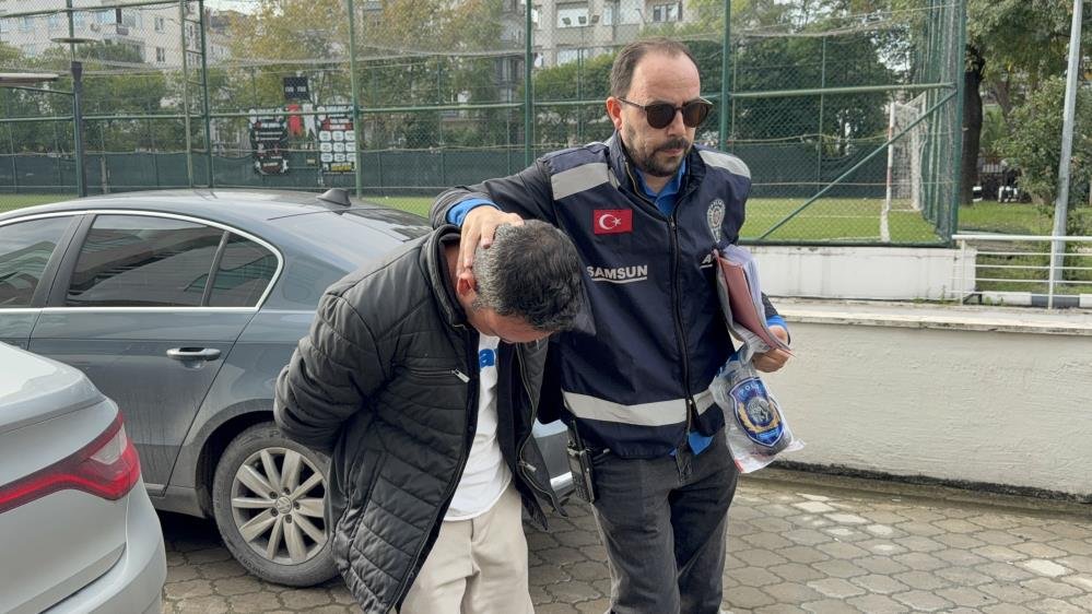 Mutfak camından eve girip bıçak tehdidiyle cüzdan gasp etti