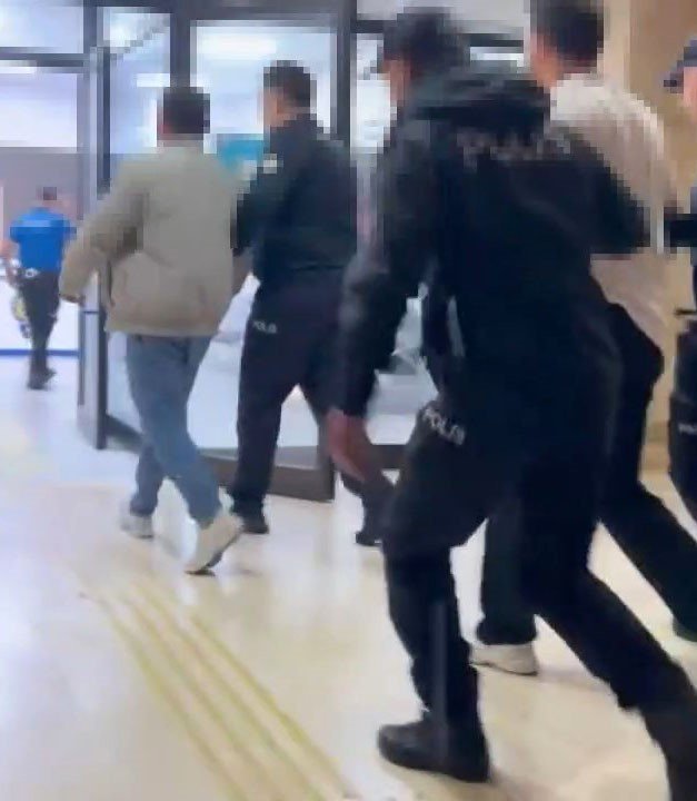 Sitede otopark kavgası! Silah çekince olanlar oldu