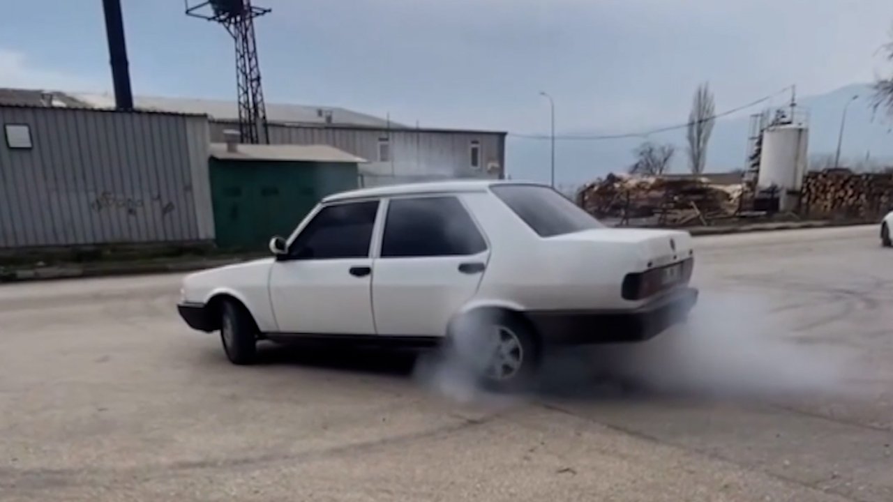 Sosyal medyada hava atmak pahalıya patladı! Trafiği tehlikeye atan sürücüye rekor ceza