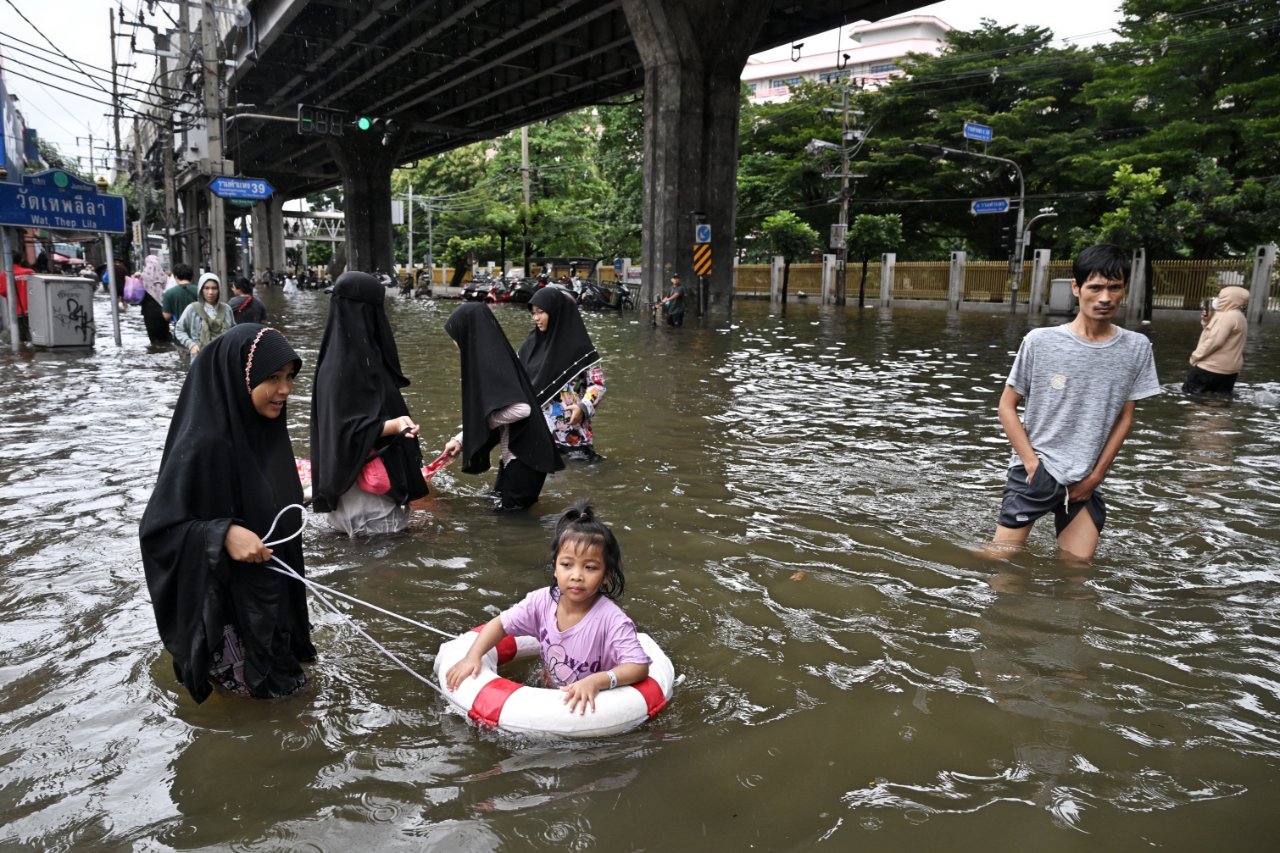 Taylandı sel vurdu! 50 ilçe afet bölgesi ilan edildi, can kayıpları var
