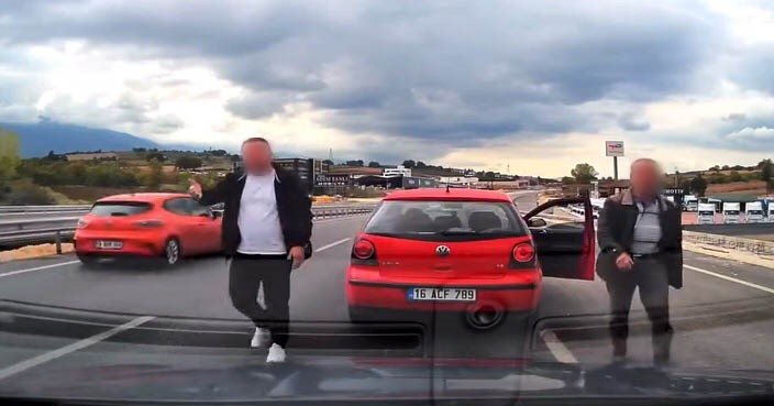 Trafikte magandalığa geçit yok! Önünü kesip hakaret ettiler, 360 bin lira ceza kesildi